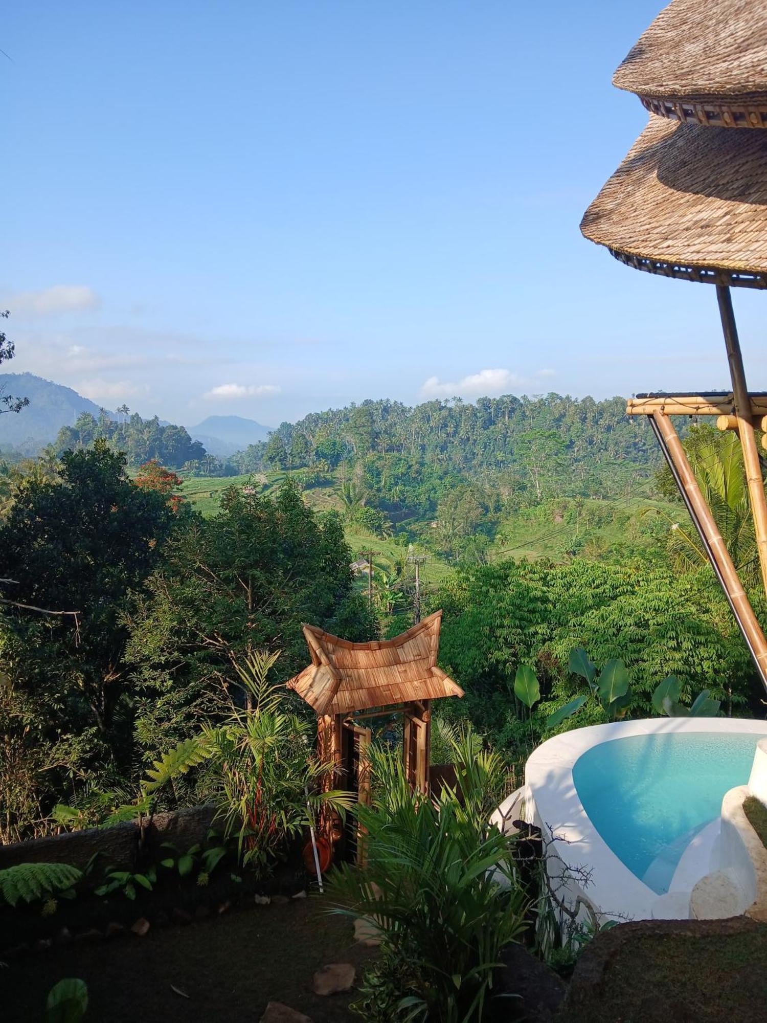 Danaswari Bali Bamboo House Villa Selat Exterior photo
