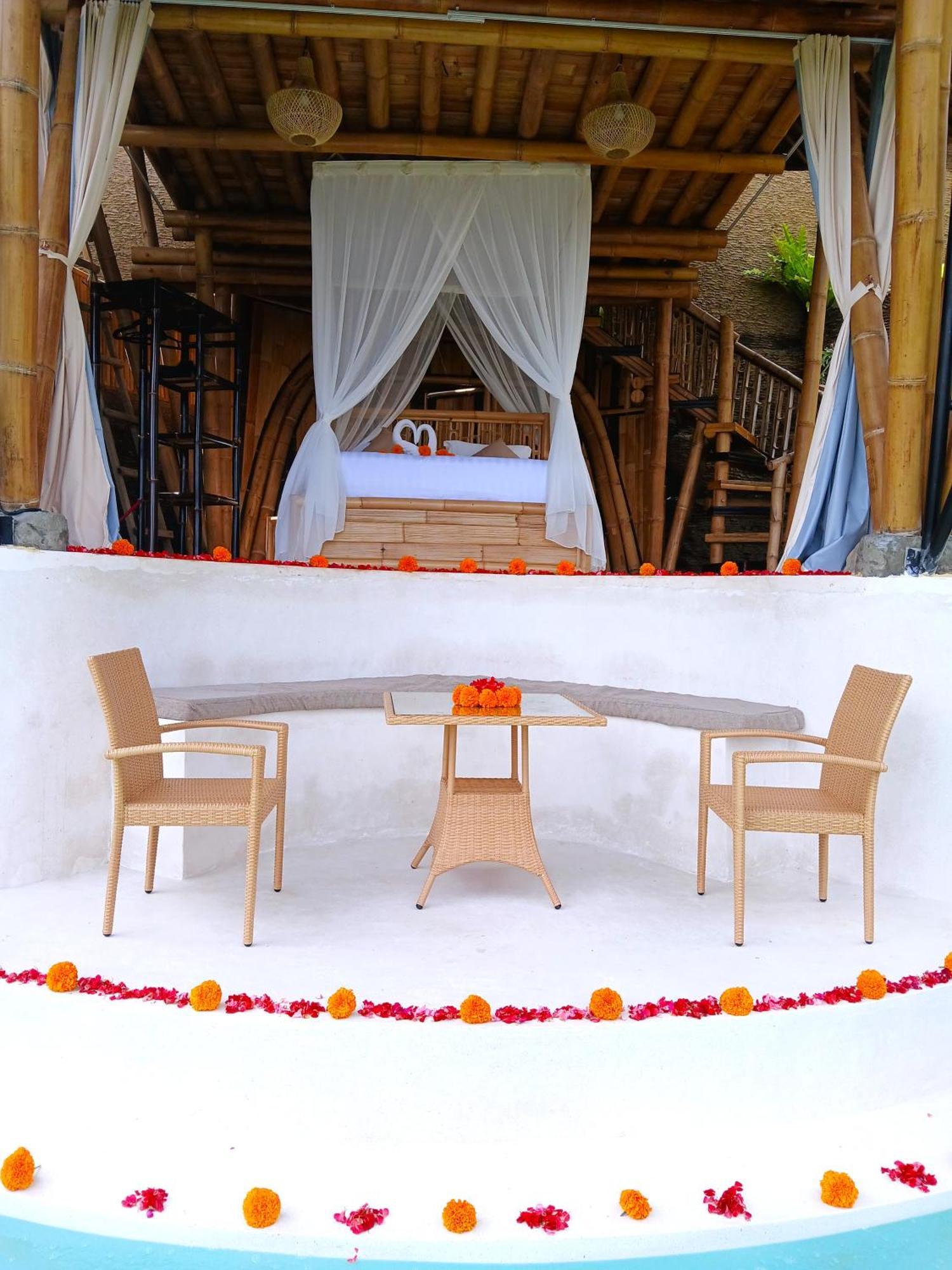 Danaswari Bali Bamboo House Villa Selat Exterior photo