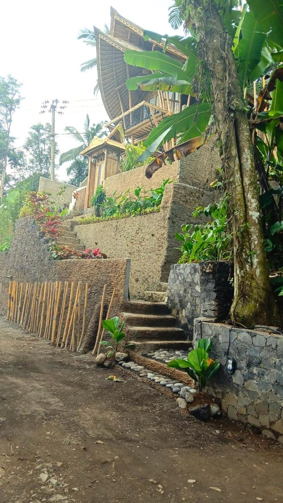 Danaswari Bali Bamboo House Villa Selat Exterior photo