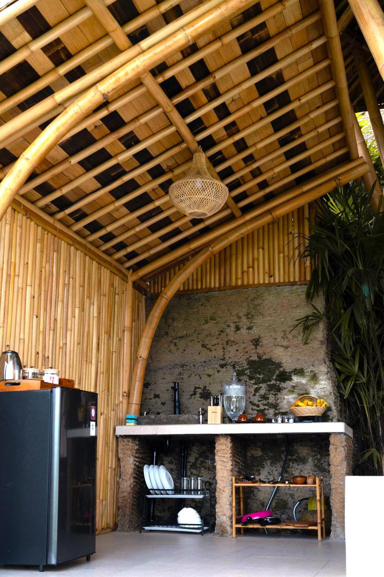 Danaswari Bali Bamboo House Villa Selat Exterior photo
