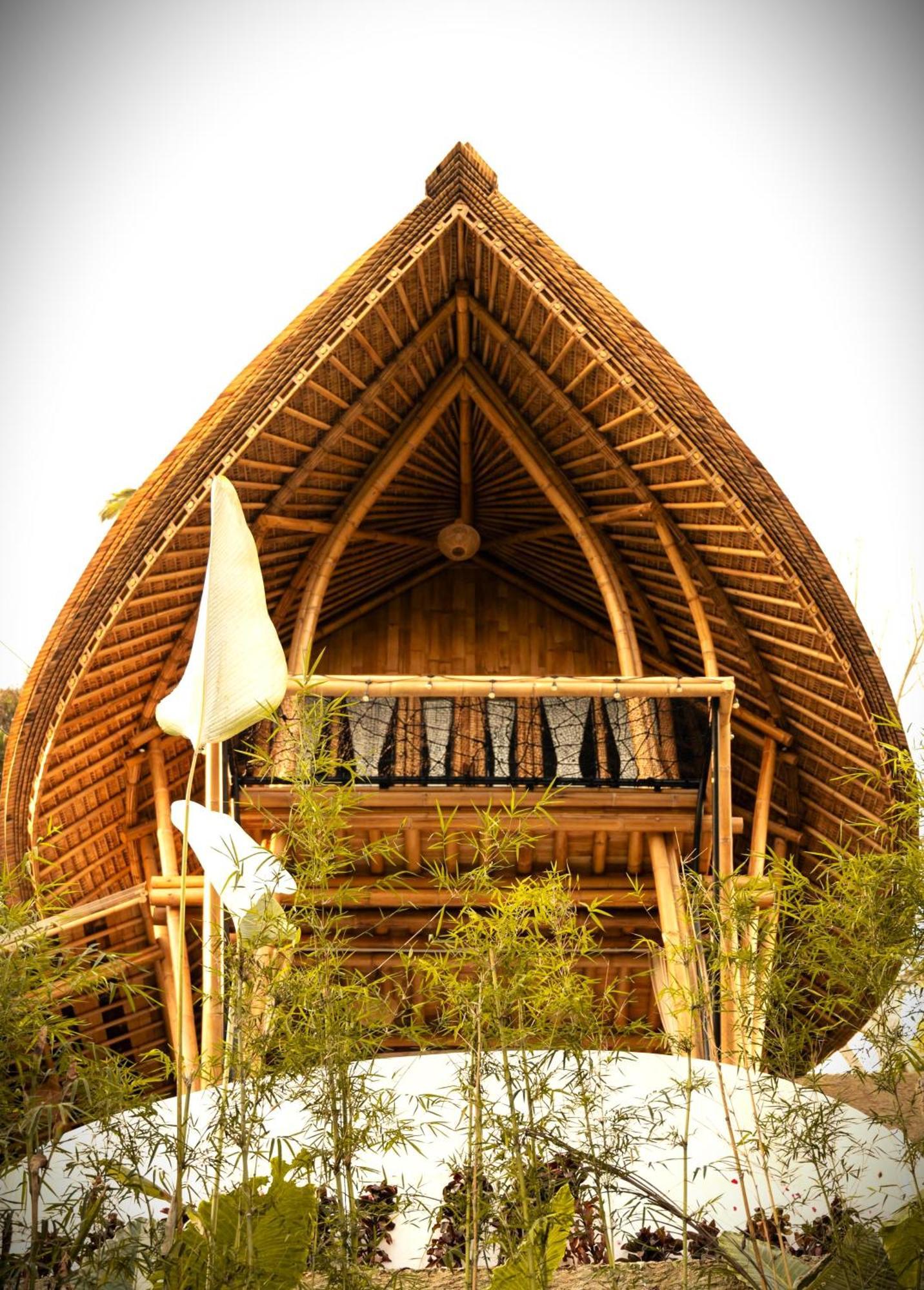 Danaswari Bali Bamboo House Villa Selat Exterior photo