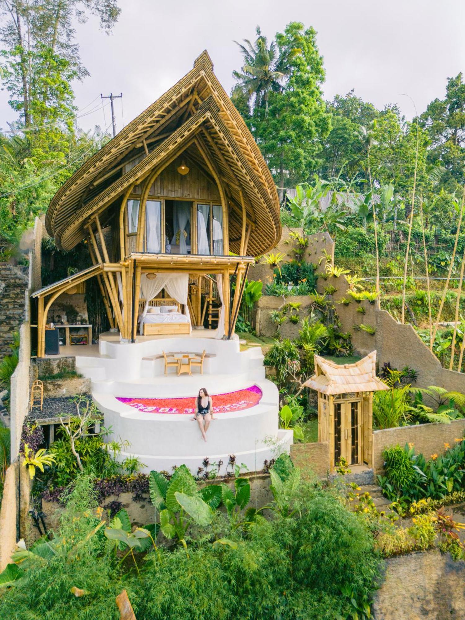 Danaswari Bali Bamboo House Villa Selat Exterior photo